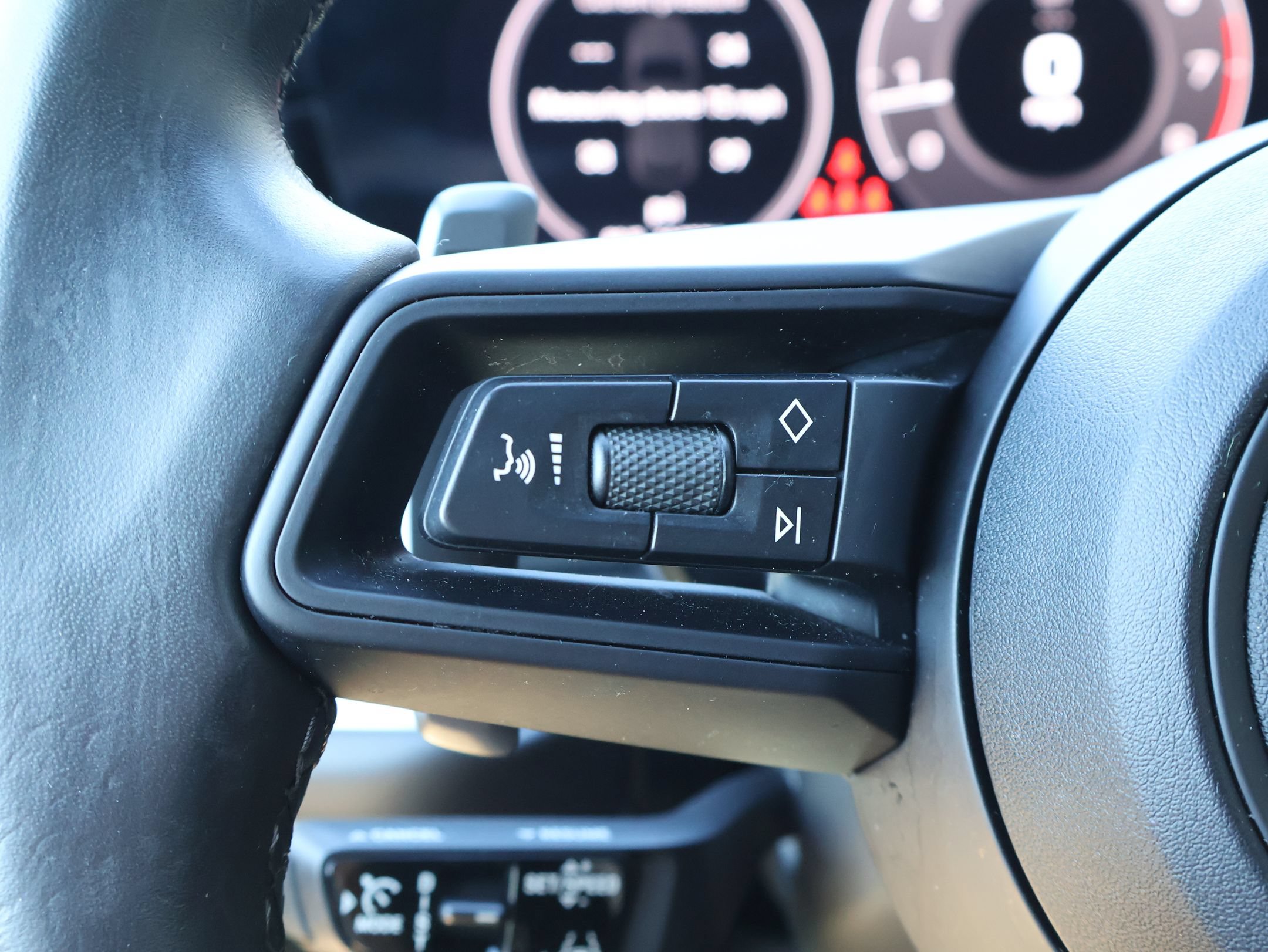 Certified 2024 Porsche Cayenne AWD/4WD image 18