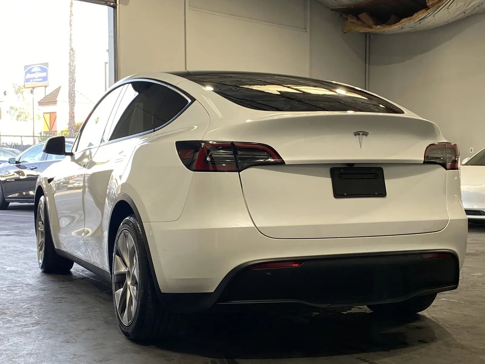 Used 2023 Tesla Model Y 2WD image 2