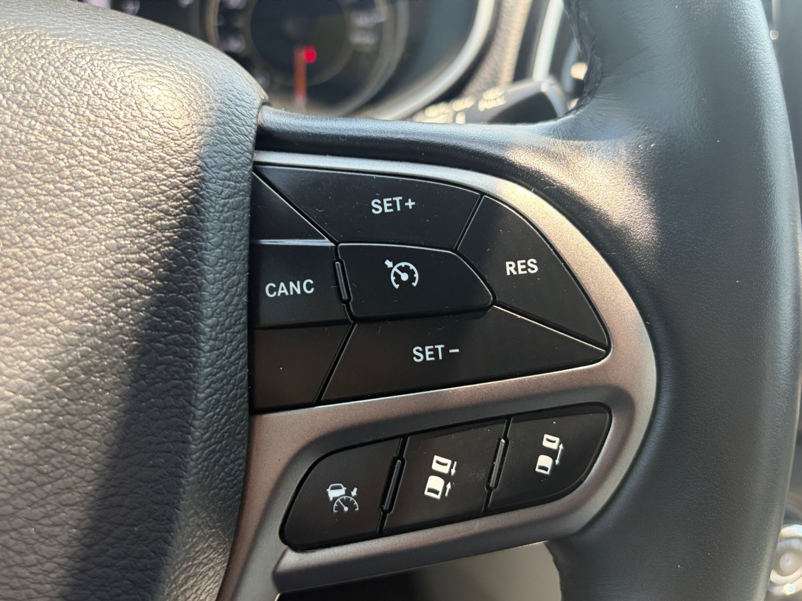 Used 2021 Jeep Cherokee Limited w/ Elite Package AWD/4WD image 26