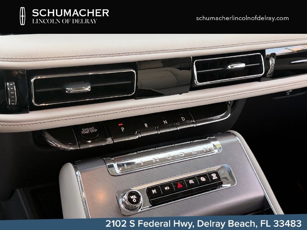 New 2026 Lincoln Aviator AWD w/ Jet Appearance Package image 17