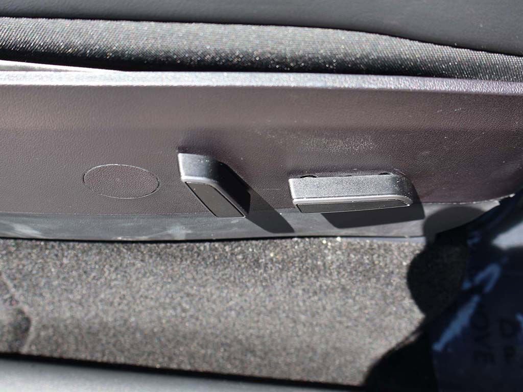 Used 2022 Tesla Model Y Long Range image 33