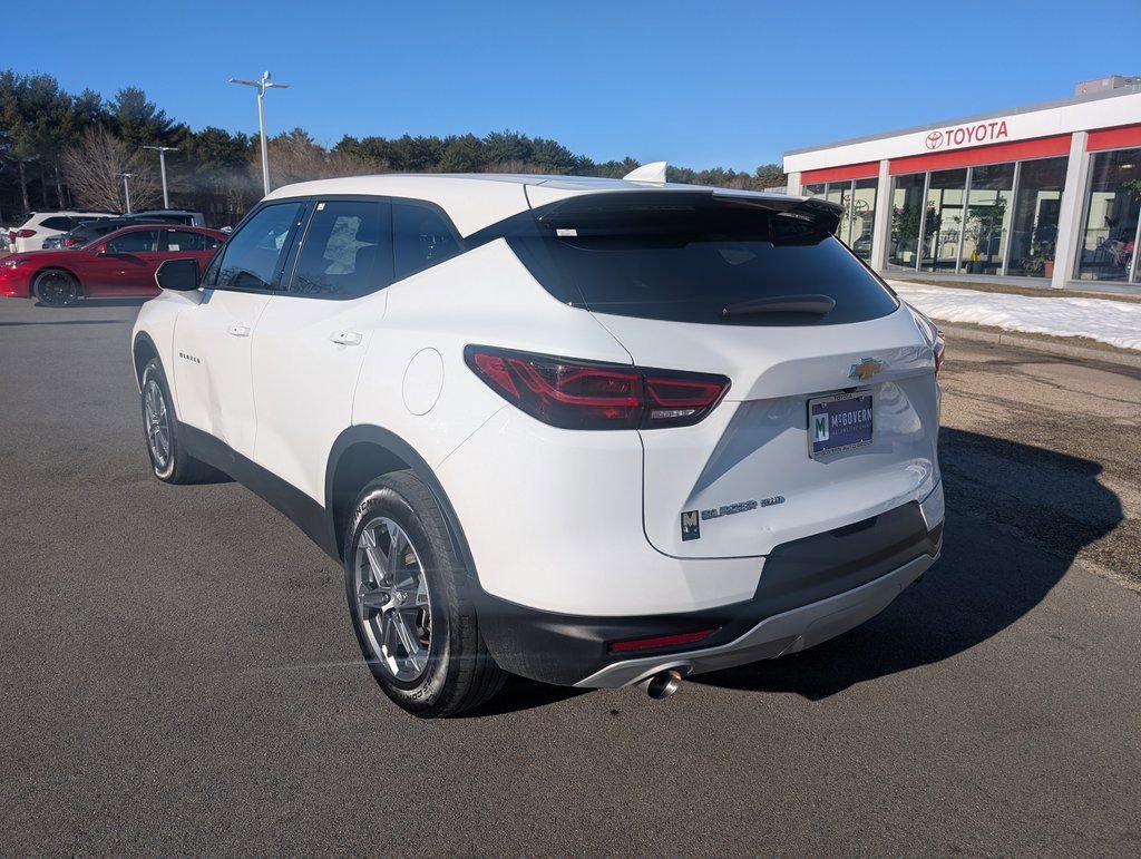 Used 2023 Chevrolet Blazer LT image 3