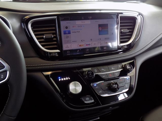New 2026 Chrysler Pacifica Select image 15