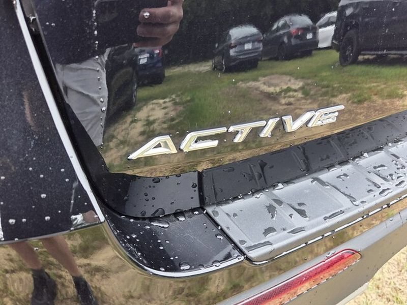 Used 2025 Ford Explorer Active w/ Active Comfort Package RWD image 12