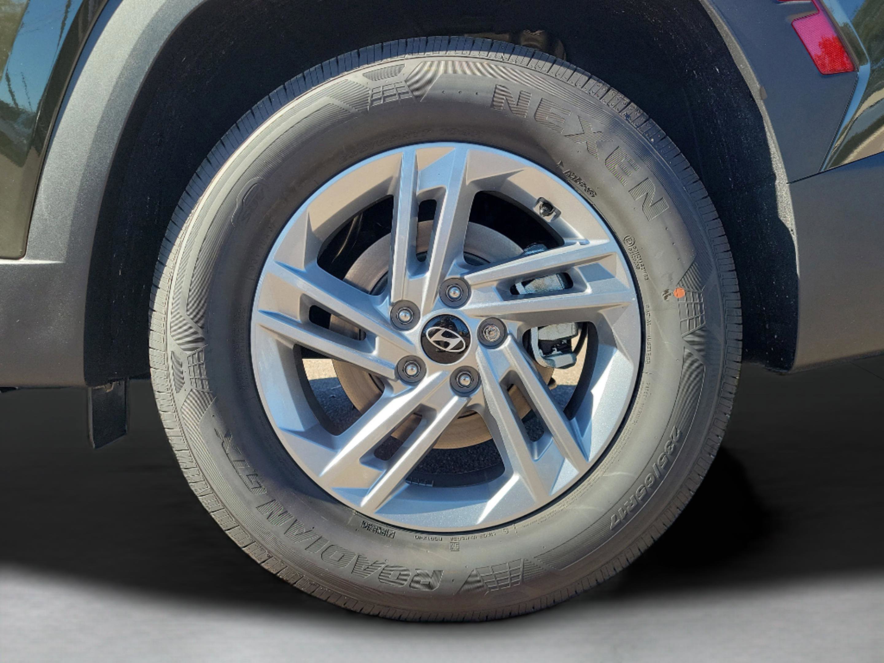 New 2026 Hyundai Tucson SE image 6