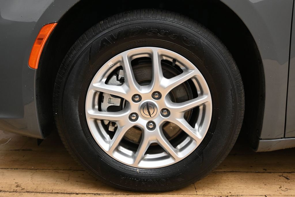 Used 2025 Chrysler Pacifica Select FWD image 11