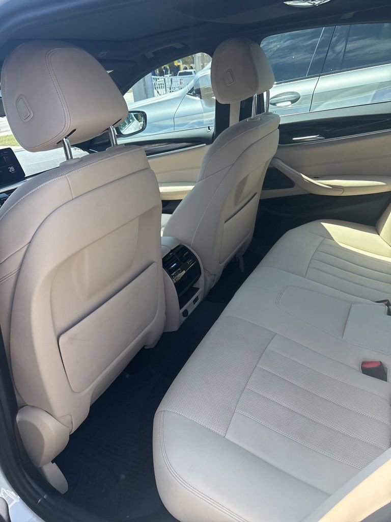 Used 2023 BMW 540i w/ Premium Package image 5
