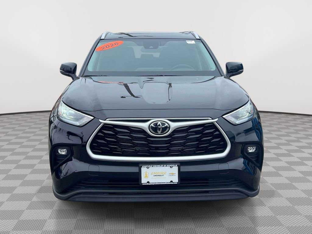 Used 2026 Toyota Highlander XLE AWD/4WD image 2