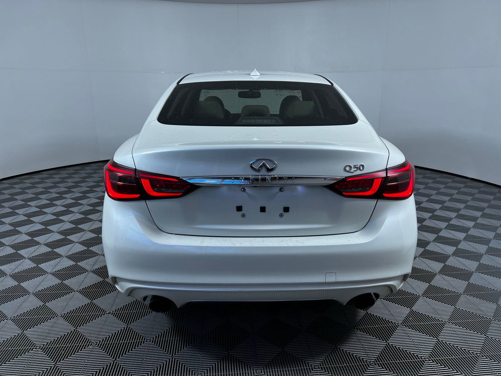 Used 2018 INFINITI Q50 Luxe RWD image 6
