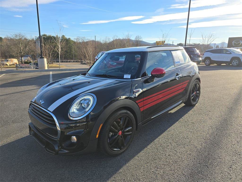 Used 2017 MINI Cooper 2-Door Hardtop image 7