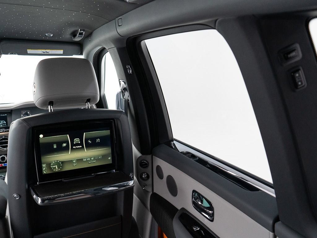 Certified 2023 Rolls-Royce Cullinan w/ Dark Exterior Package AWD/4WD image 31