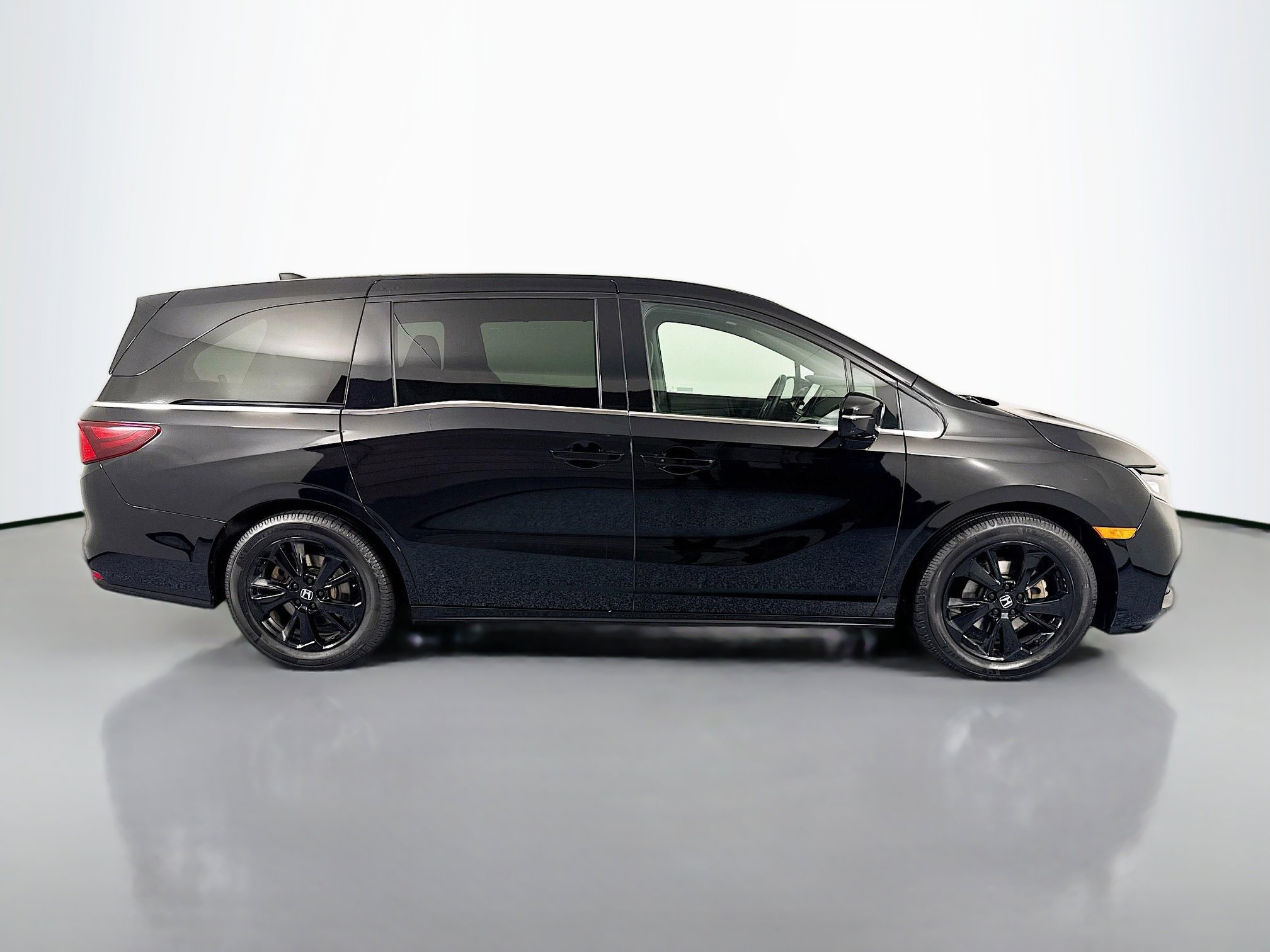 Certified 2024 Honda Odyssey Sport image 4
