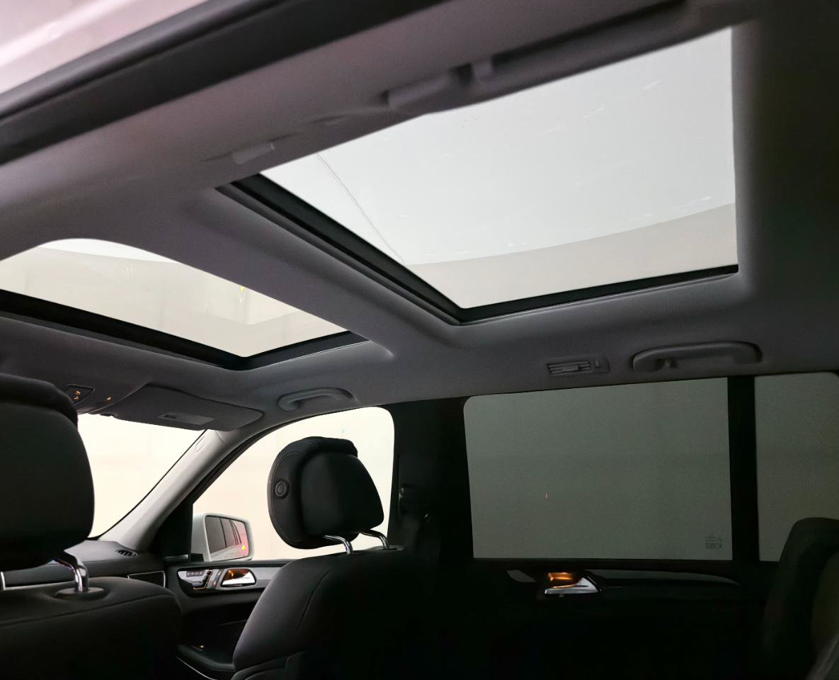 Used 2015 Mercedes-Benz GL 550 4MATIC w/ Driver Assistance Package image 23