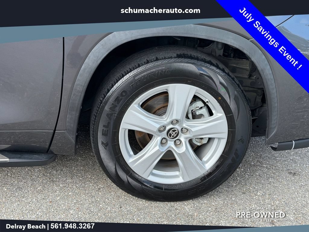 Used 2021 Toyota Highlander LE FWD image 9