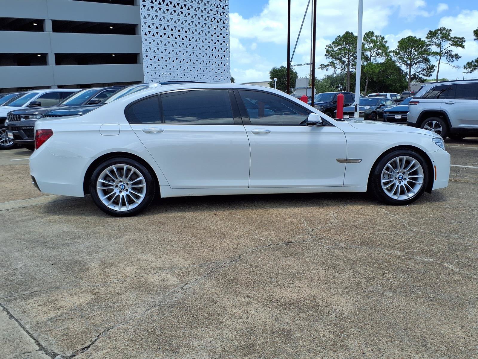 Used 2014 BMW 750Li RWD image 24