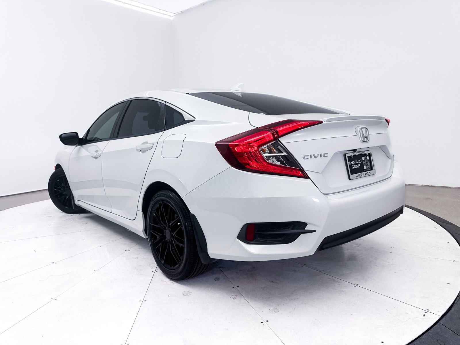 Used 2018 Honda Civic EX-T image 2