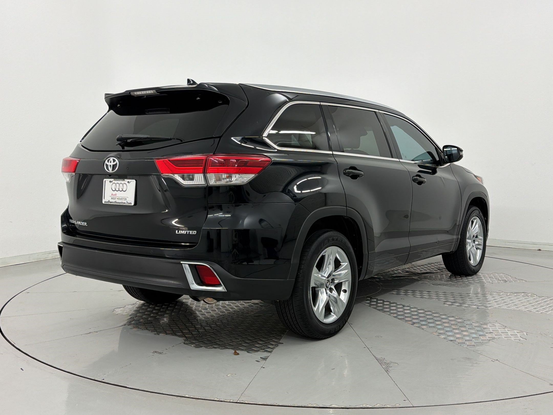 Used 2019 Toyota Highlander Limited FWD image 9