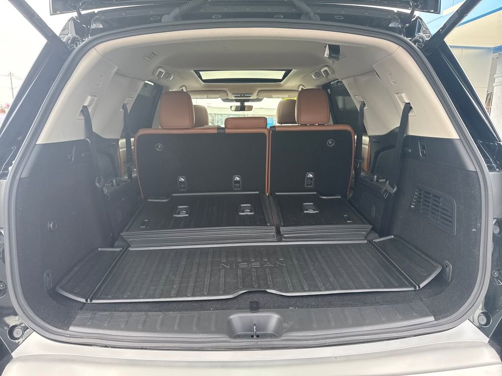Used 2024 Nissan Pathfinder Platinum w/ Cargo Package image 27