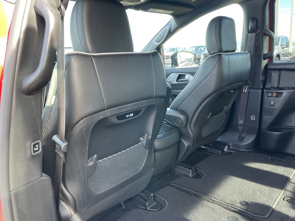 Used 2025 Chrysler Pacifica Limited image 53