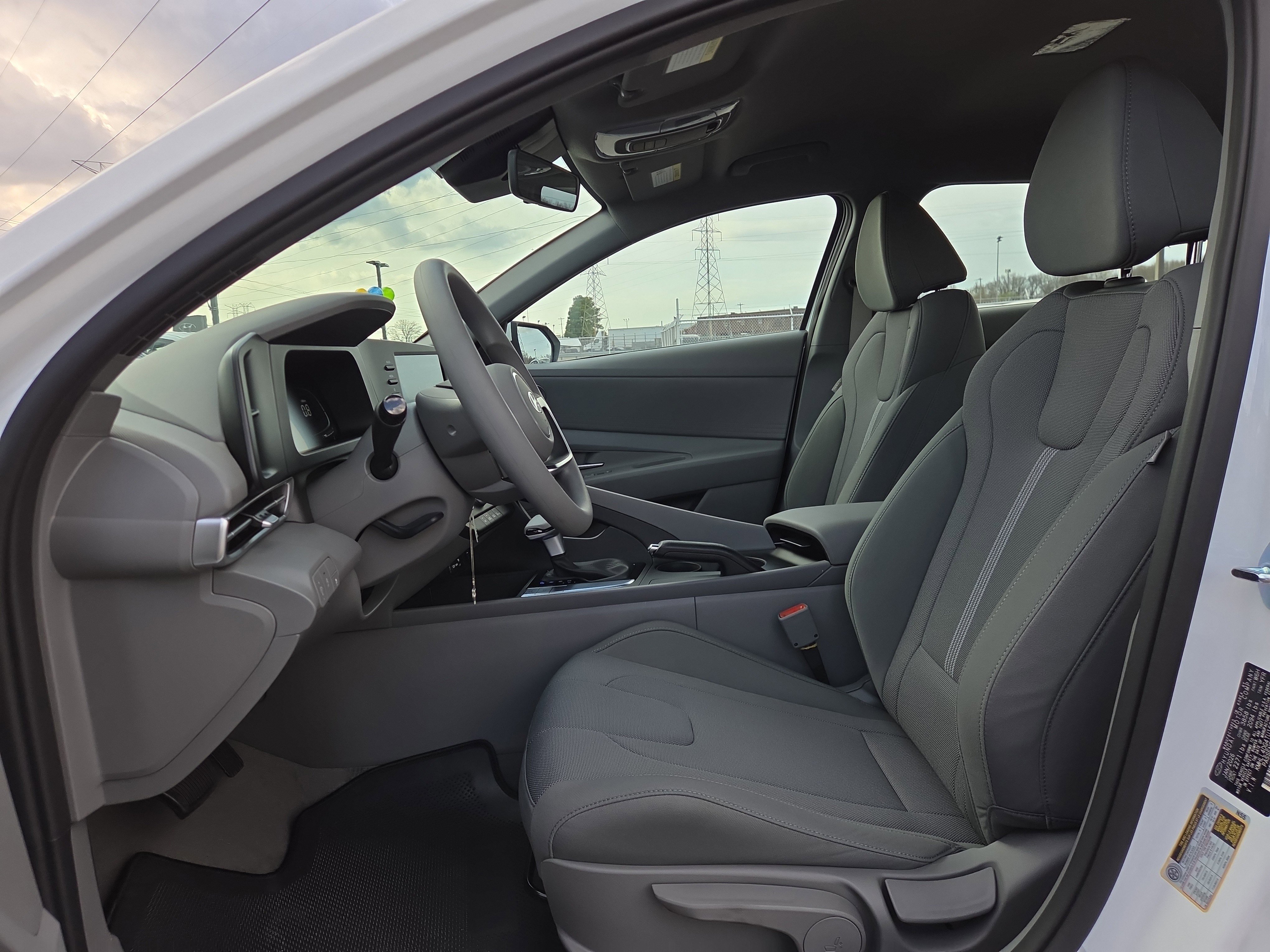 New 2026 Hyundai Elantra SE FWD image 5