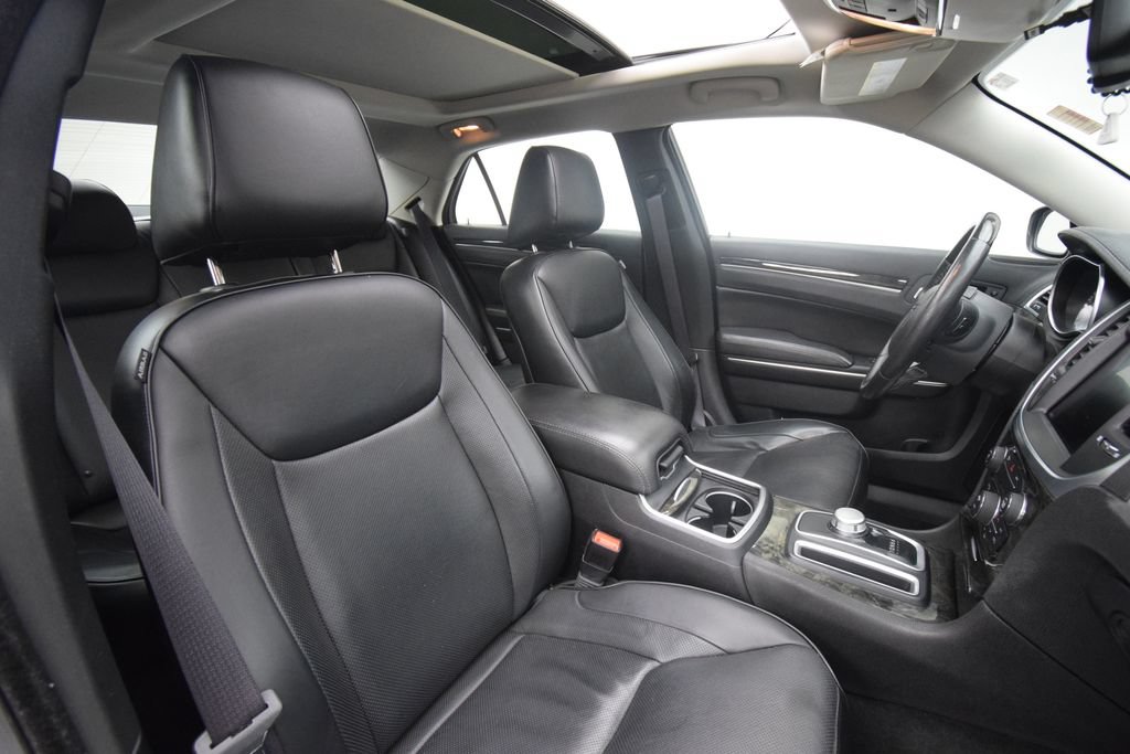 Used 2016 Chrysler 300 C AWD/4WD image 15