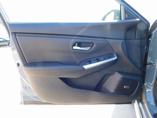 Used 2025 Nissan Sentra SR w/ SR Premium Package image 13