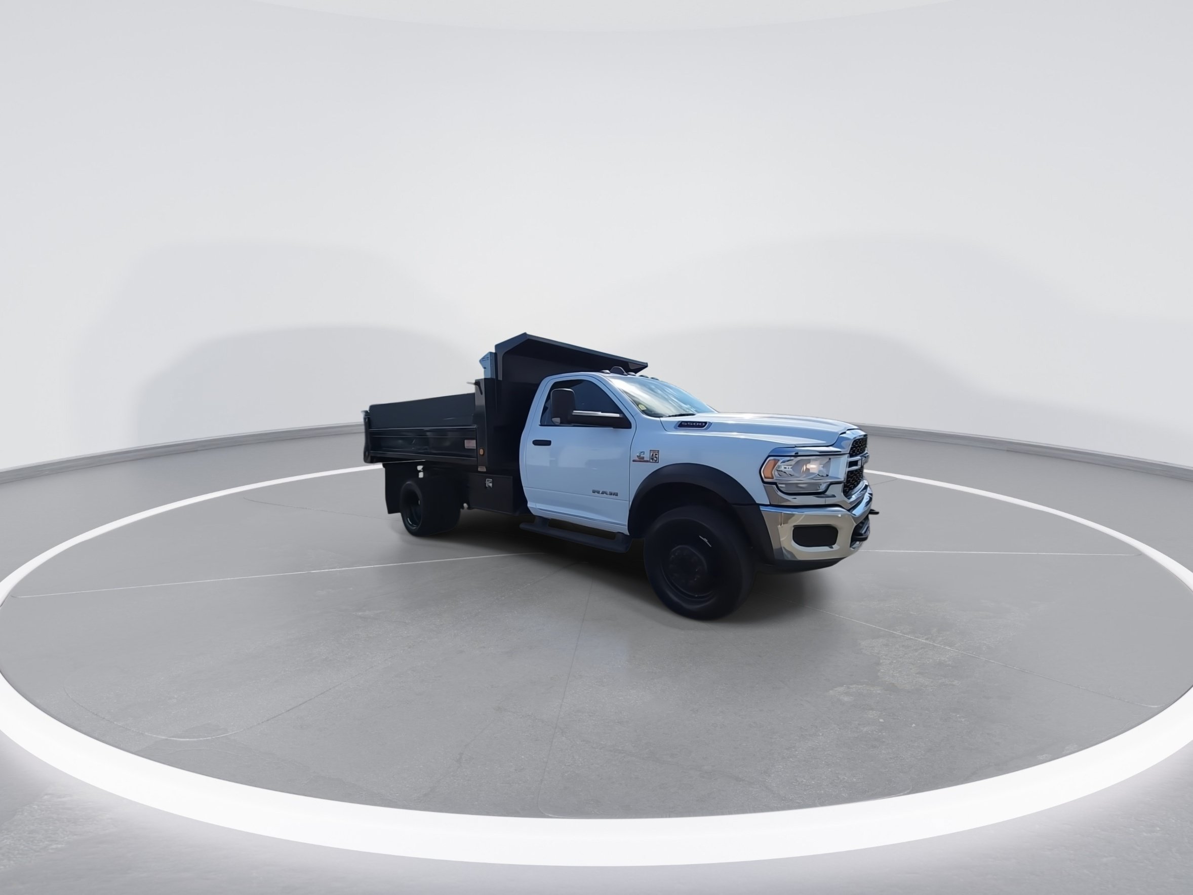 Used 2019 RAM 5500 Tradesman w/ Ambulance Prep Group RWD image 2