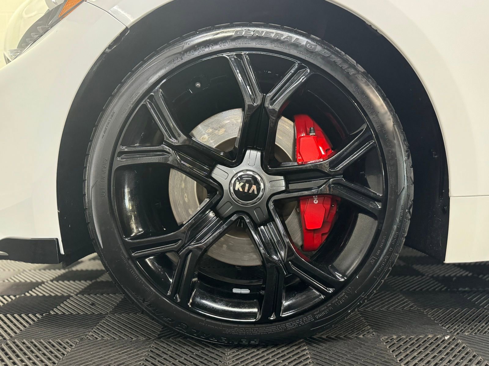 Used 2020 Kia Stinger GT2 image 8