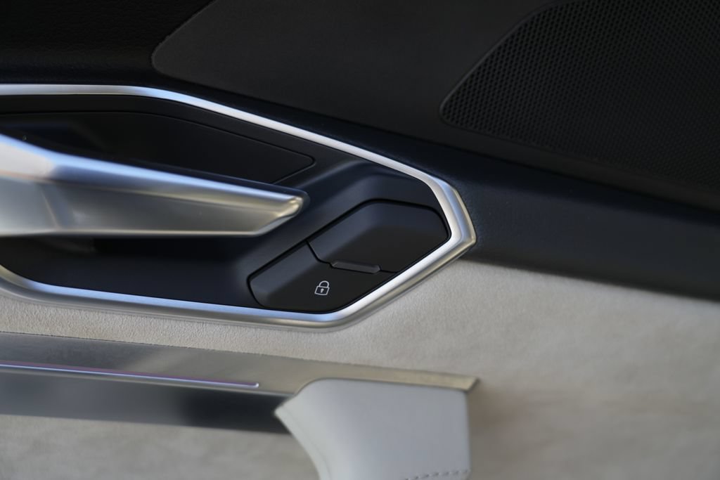 Used 2019 Audi e-tron Prestige AWD/4WD image 31