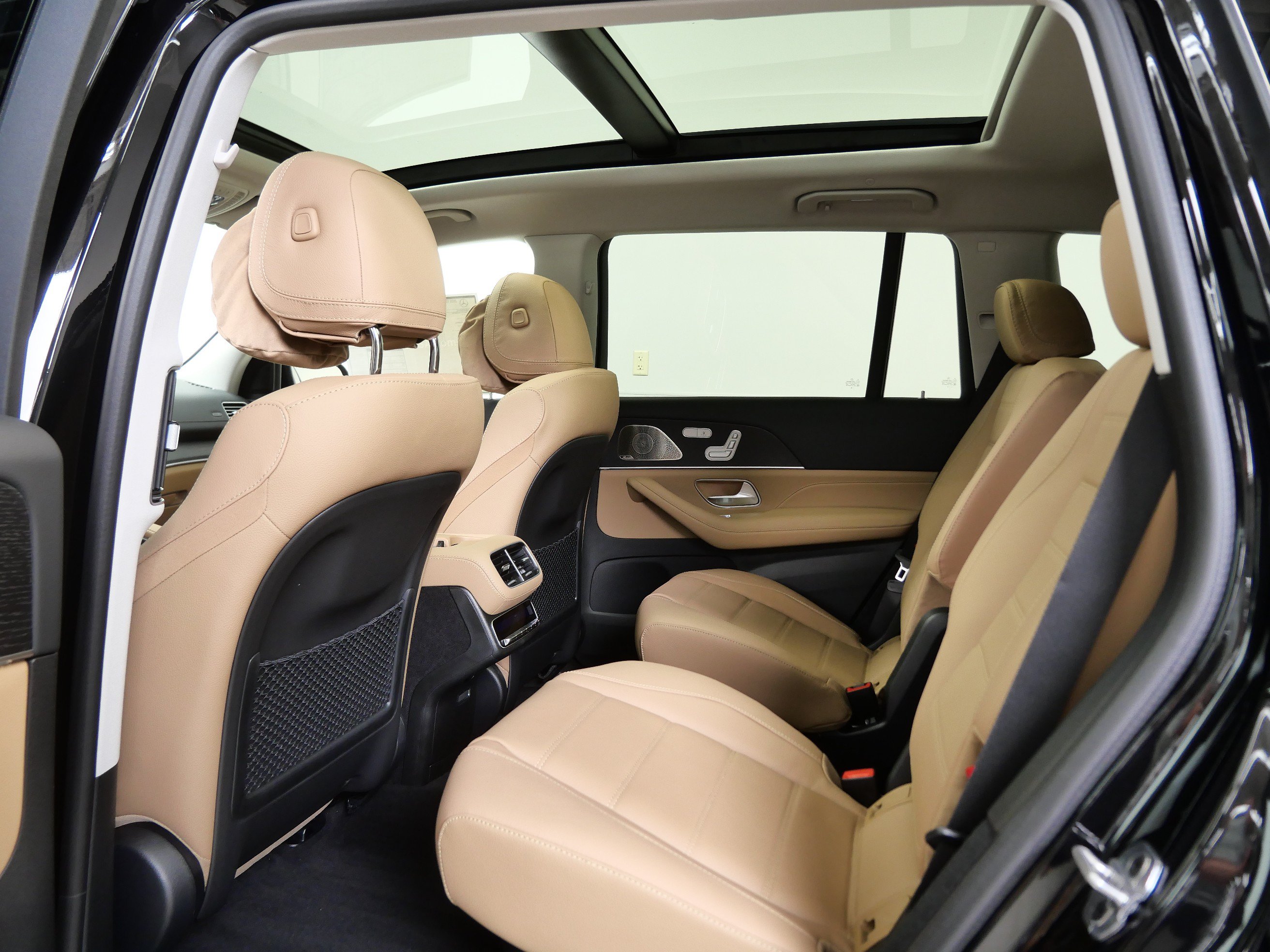 New 2026 Mercedes-Benz GLS 450 4MATIC image 9