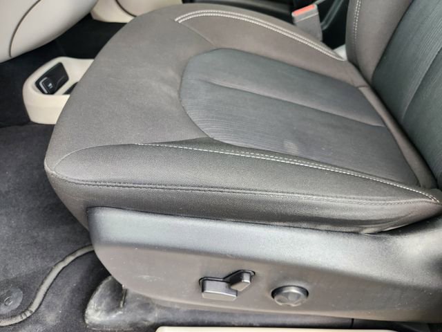Used 2023 Chrysler Voyager LX FWD image 18
