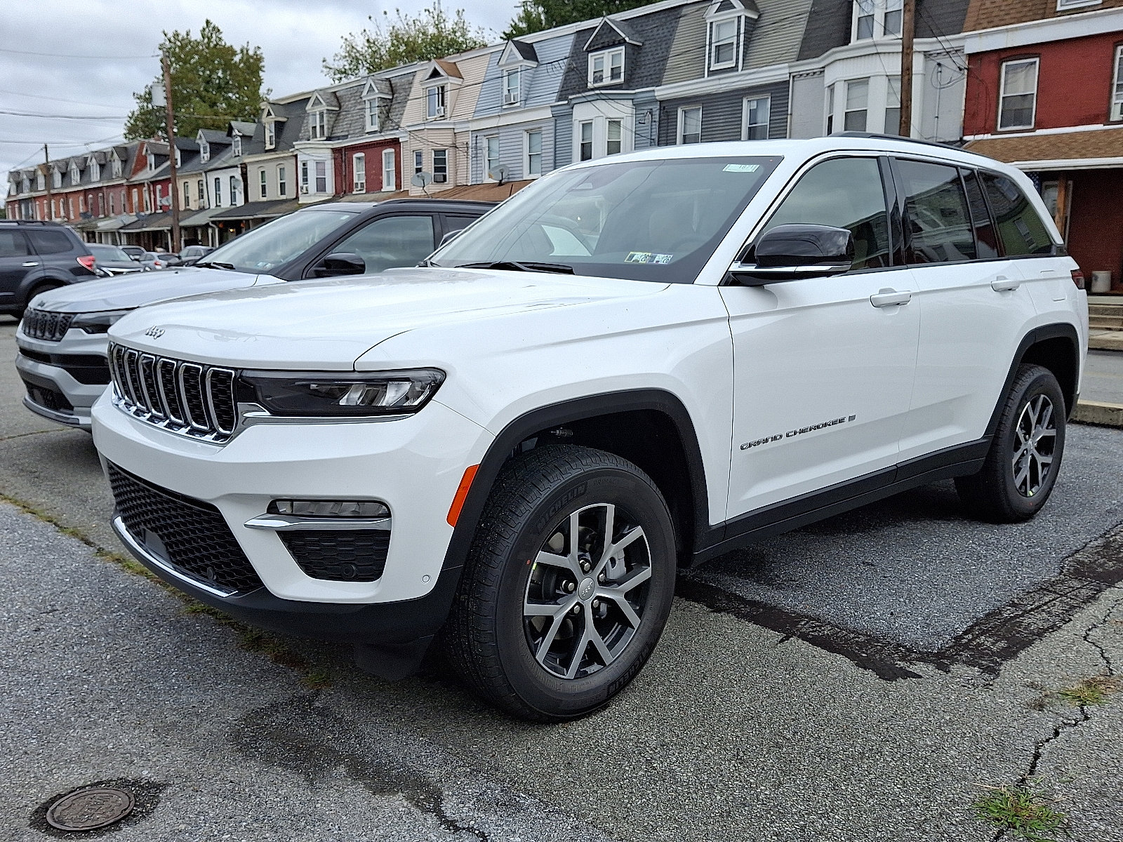 New 2025 Jeep Grand Cherokee Limited w/ Luxury Tech Group II image 3