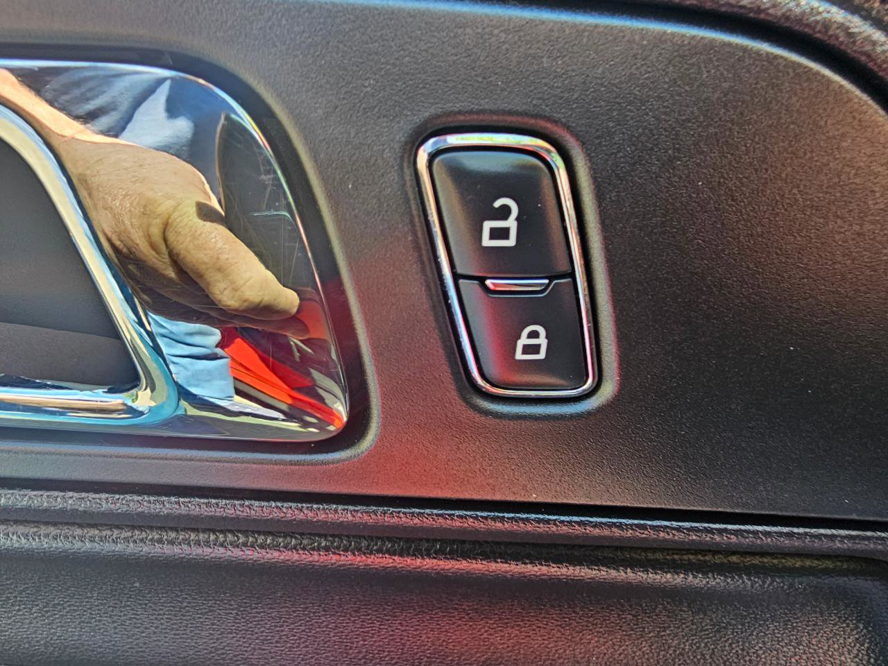 Used 2016 Ford Mustang Premium RWD image 26