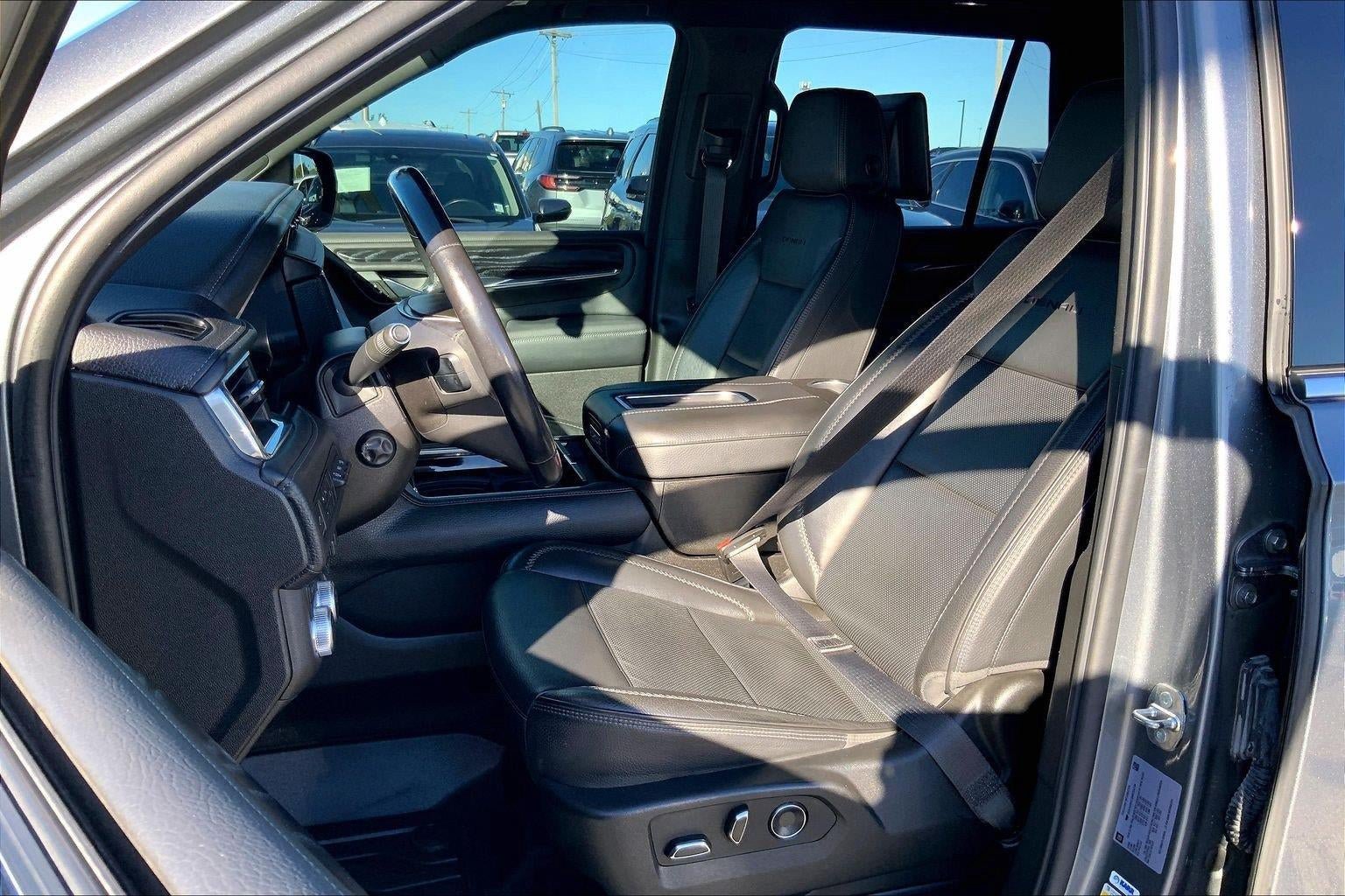 Used 2021 GMC Yukon Denali w/ Denali Ultimate Package AWD/4WD image 20
