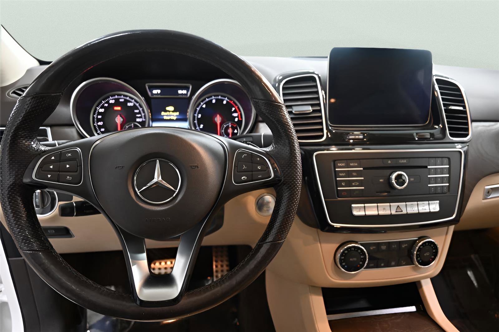 Used 2019 Mercedes-Benz GLE 400 4MATIC w/ Premium 1 Package image 11
