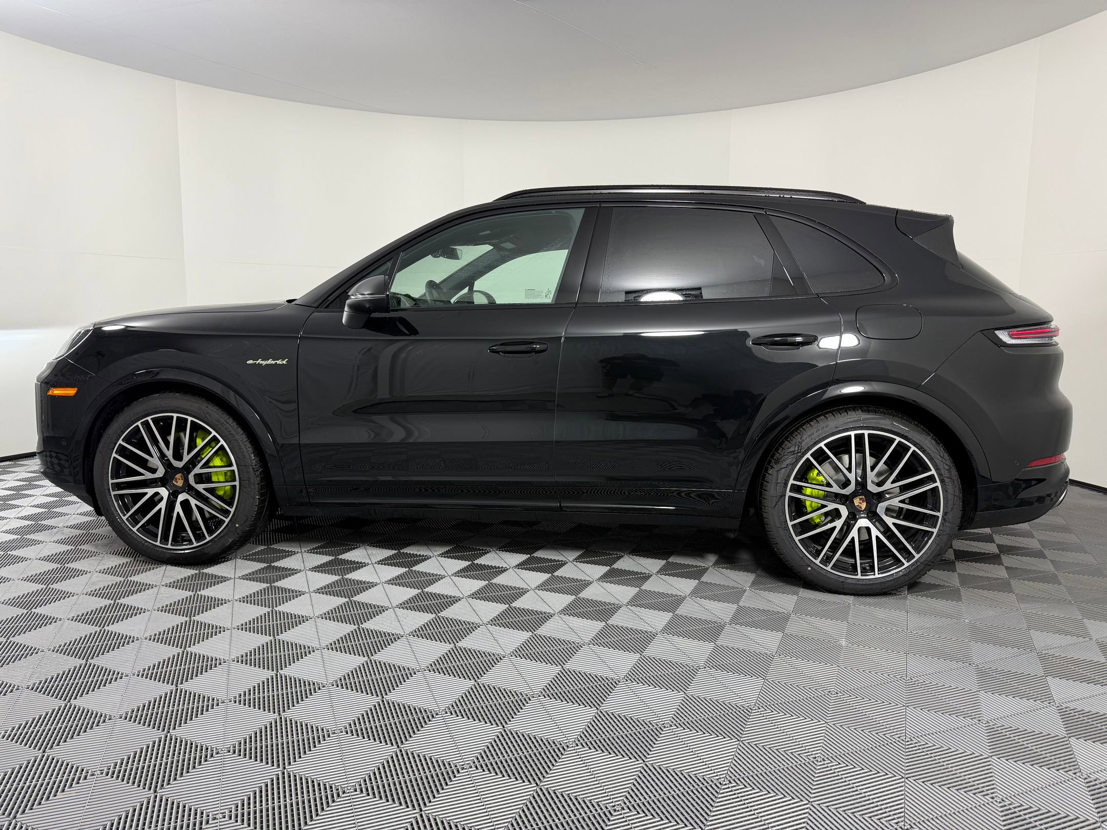 New 2026 Porsche Cayenne S image 2