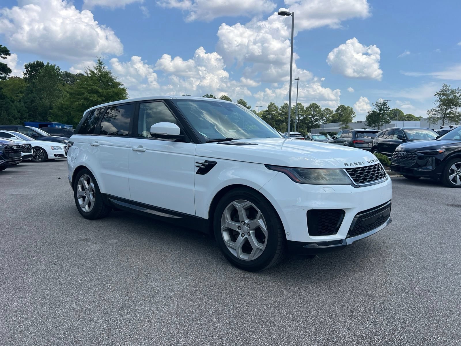 Used 2018 Land Rover Range Rover Sport HSE AWD/4WD image 3