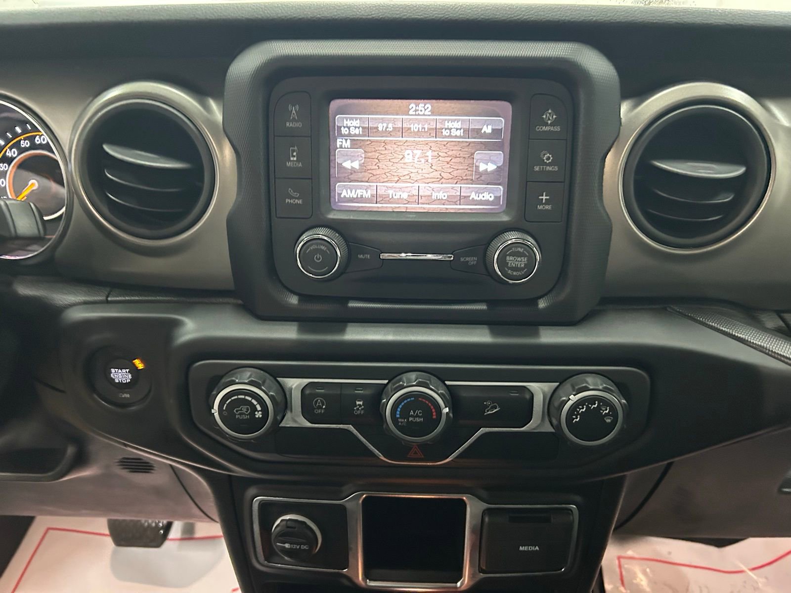 Used 2021 Jeep Wrangler Unlimited Sport image 18