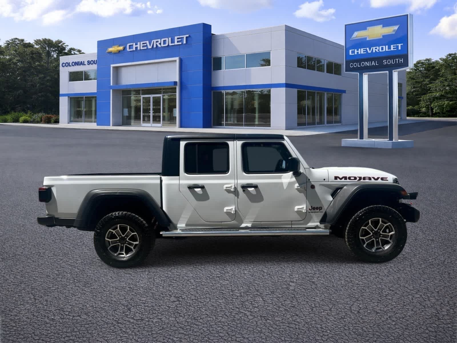 Used 2024 Jeep Gladiator Mojave w/ Convenience Group AWD/4WD image 7