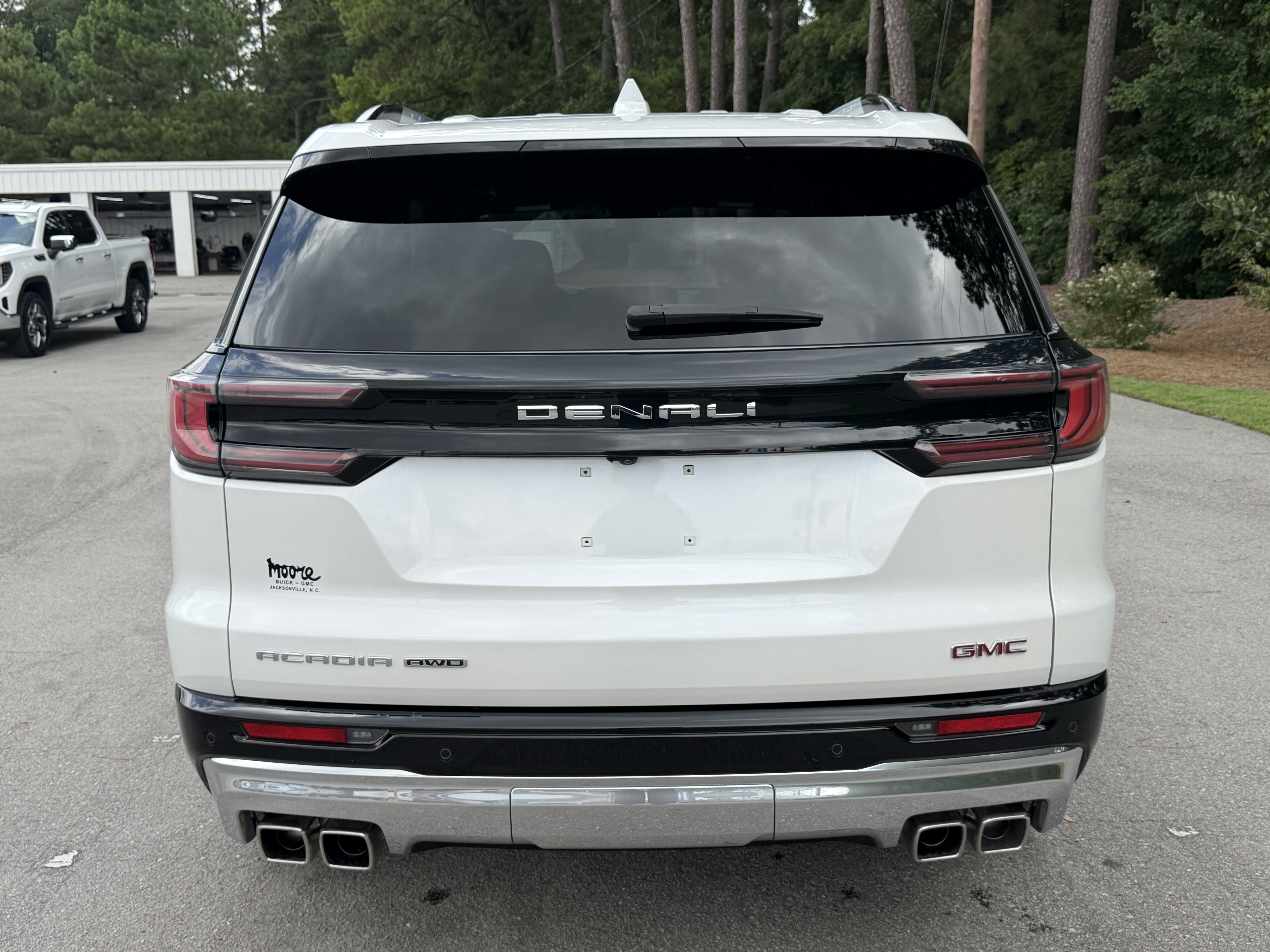Used 2025 GMC Acadia Denali w/ LPO, Floor Liner Package AWD/4WD image 9