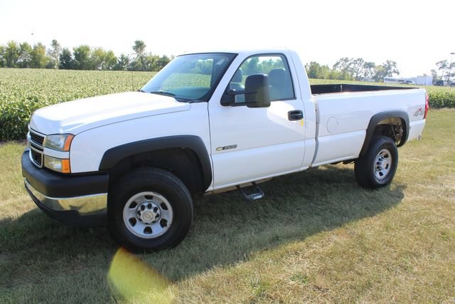 Used 2007 Chevrolet Silverado 3500 4x4 Regular Cab w/ Skid Plate Package image 1