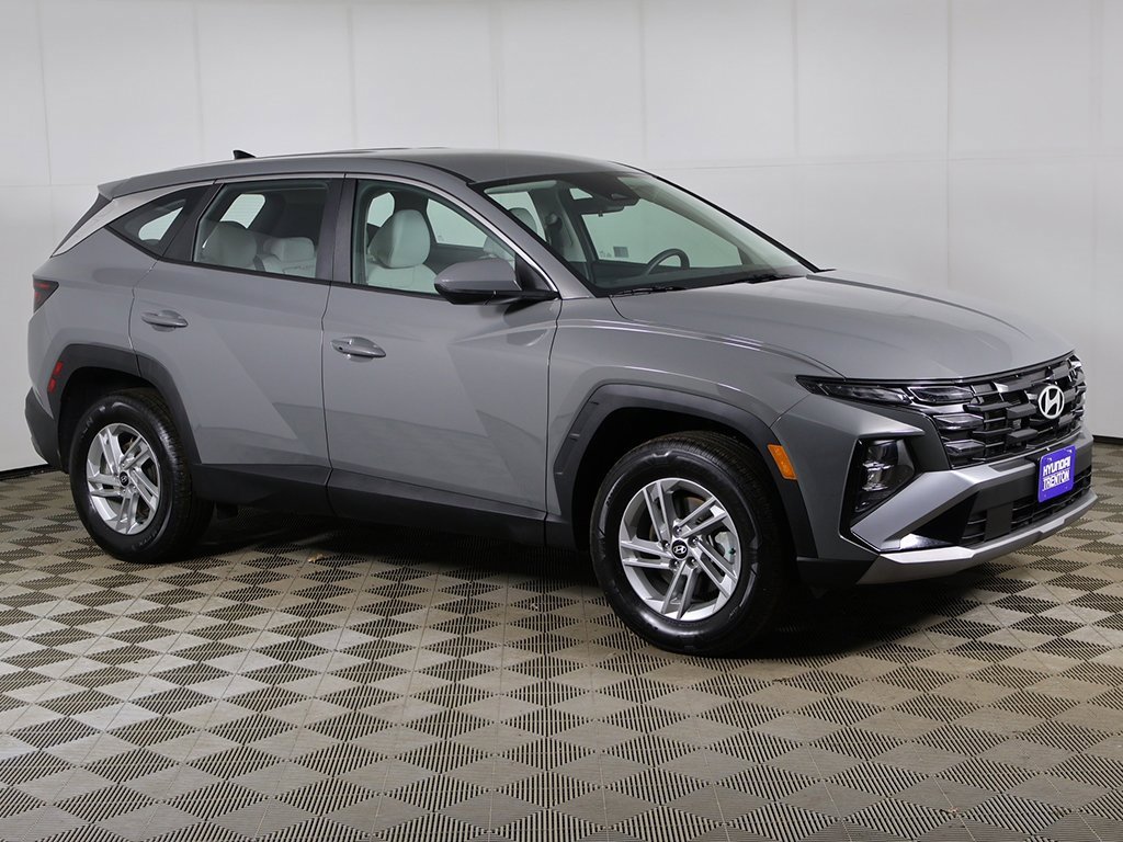 Certified 2025 Hyundai Tucson SE image 40
