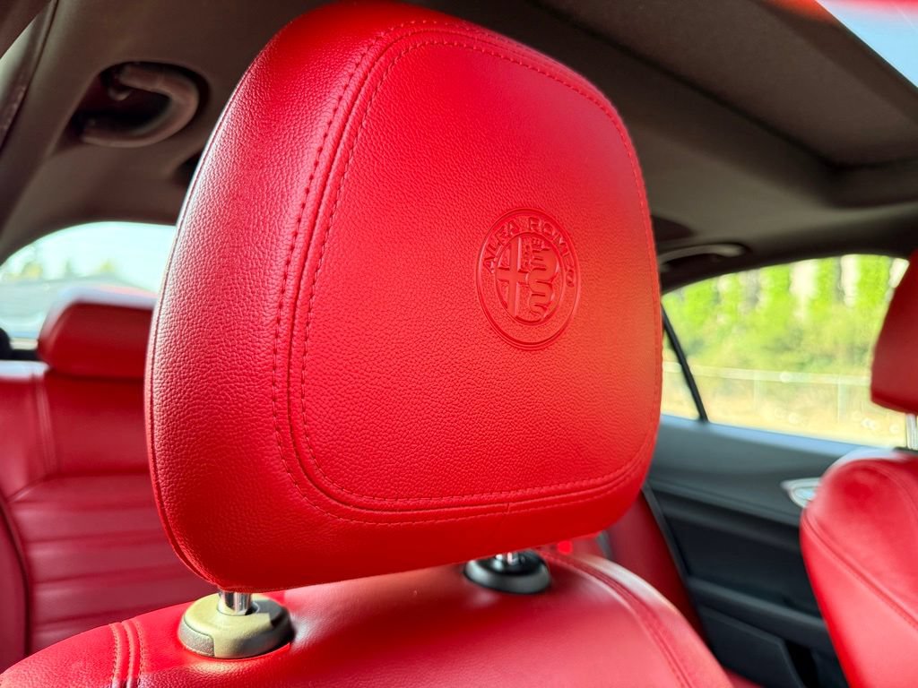 Used 2022 Alfa Romeo Giulia Veloce RWD image 22