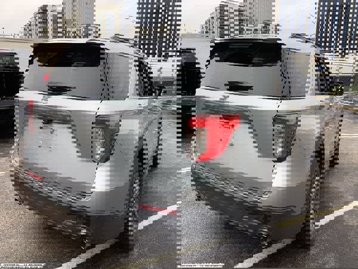 Used 2022 Ford Explorer XLT w/ Equipment Group 202A RWD image 5