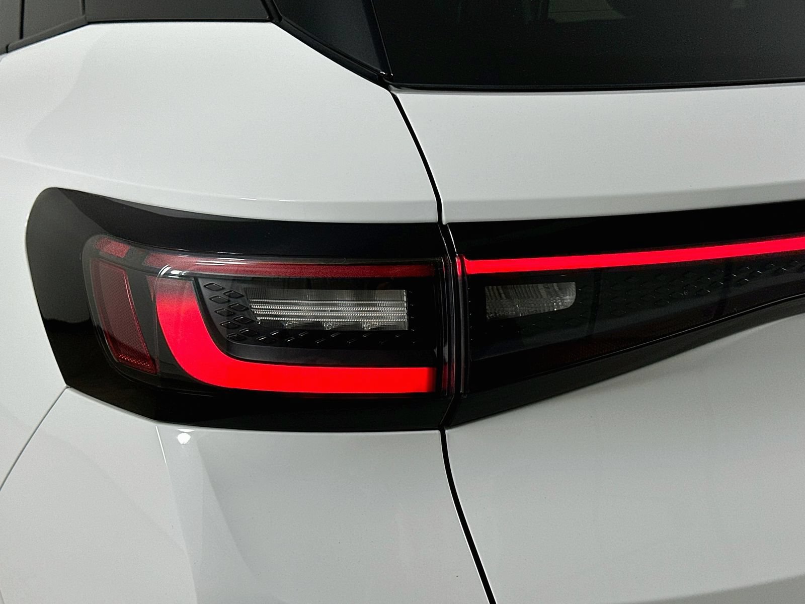 Certified 2023 Volkswagen ID.4 Pro AWD/4WD image 13