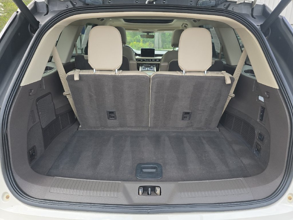 Used 2022 Lincoln Aviator Reserve w/ Equipment Group 201A AWD/4WD image 17