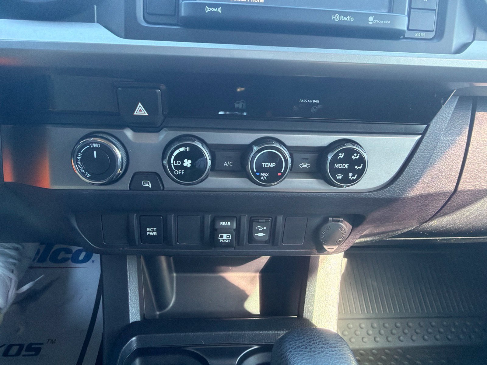 Used 2018 Toyota Tacoma SR5 AWD/4WD image 15