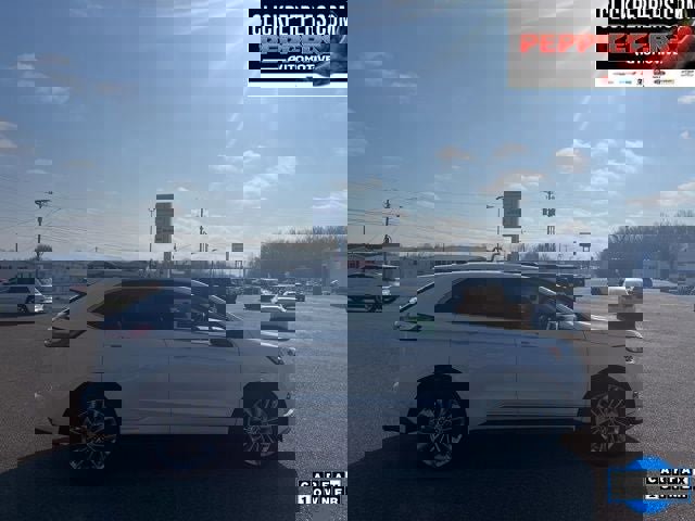 Used 2024 Ford Edge Titanium w/ Titanium Elite Package image 7