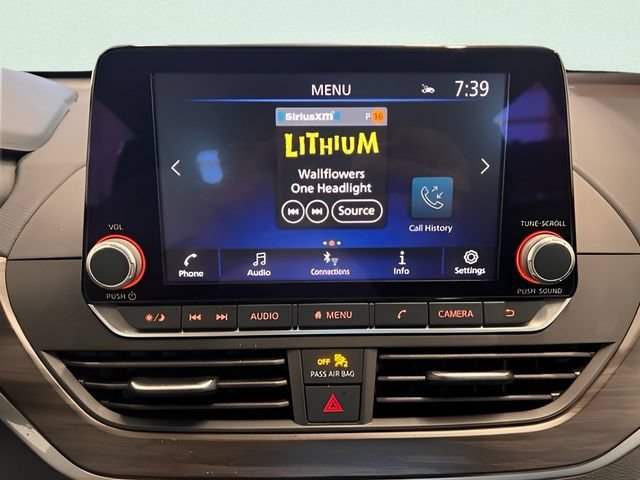 Used 2025 Nissan Altima 2.5 SV FWD image 19