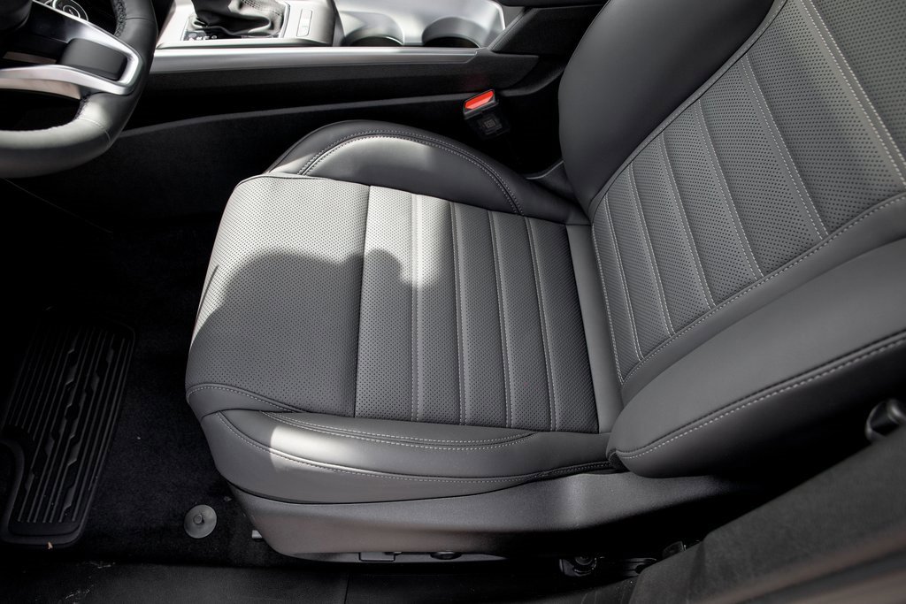 New 2025 Alfa Romeo Tonale w/ Premium Package image 28